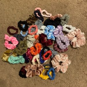 Scrunchies bundle!!